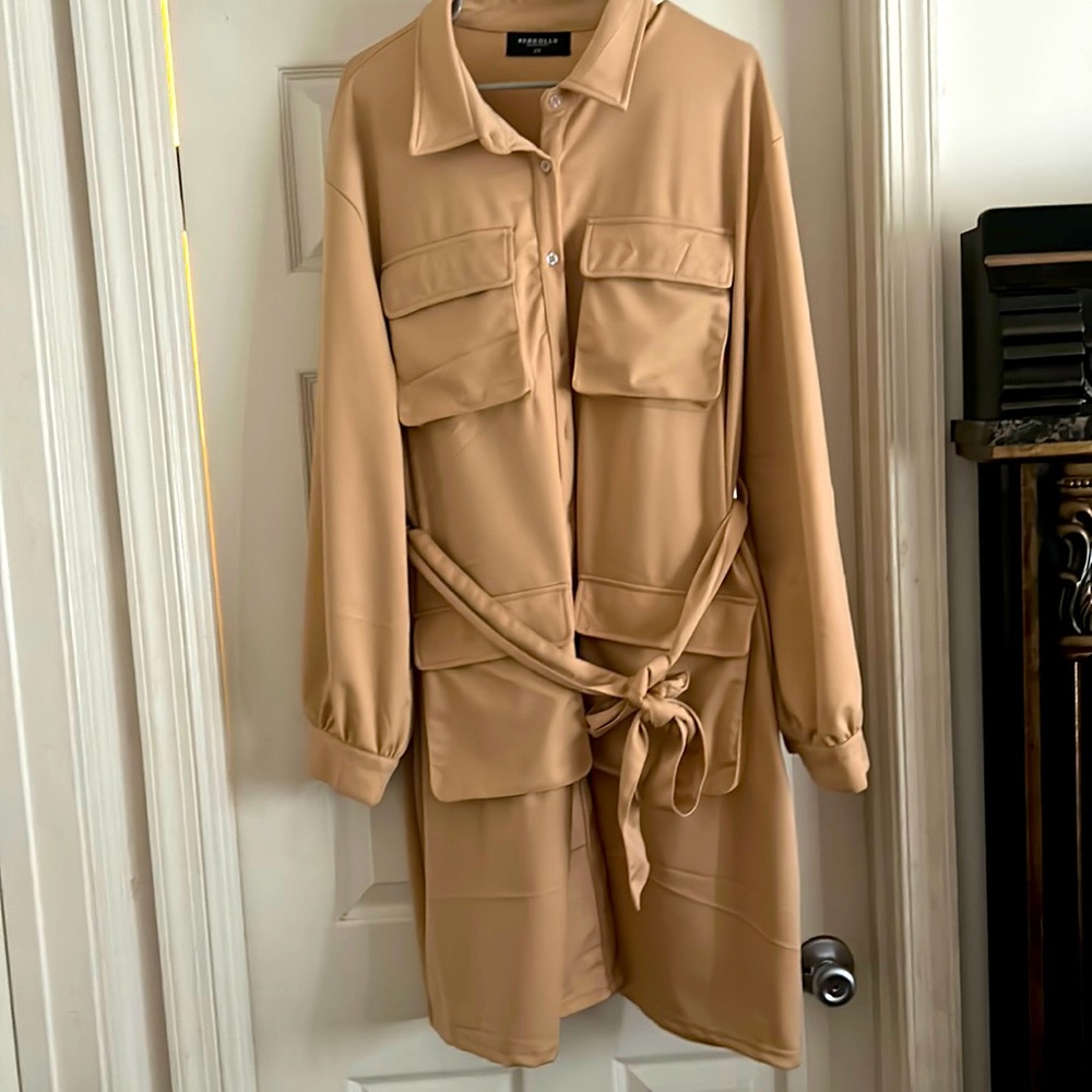 Never worn I should of gotten a 3x. Good for the fall, it’s kinda a heavy dress
